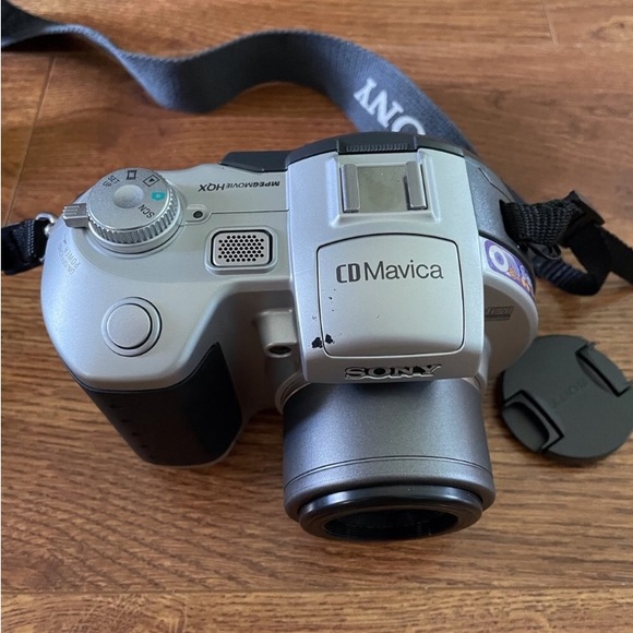 Sony CD Mavica Digital video/ Camera with CD-RW - Picture 4 of 16